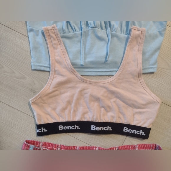 🆕BENCH, HURLEY & SHEIN Surf Shorts & Sports Bra & Ruffle Crop Top BUNDLE!! - Picture 3 of 5